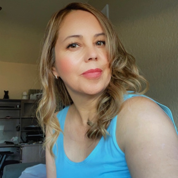 Meet your Posher, Cecilia - Picture 2 of 2